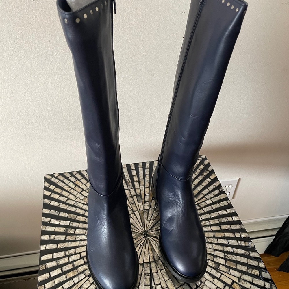 NWOT Boots